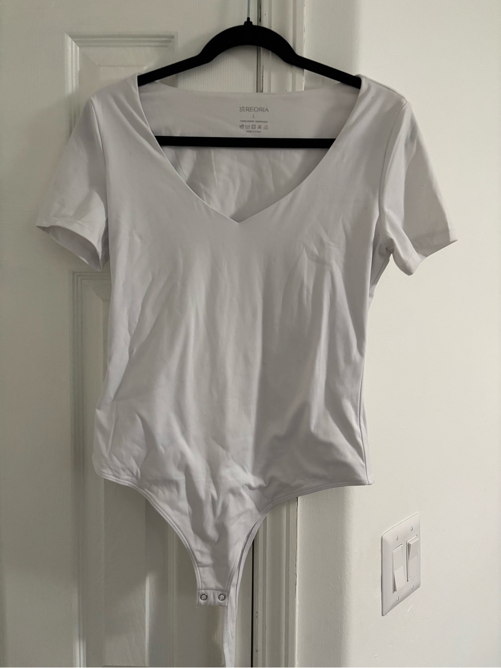 ReoRia White V-Neck Short Sleeve Bodysuit
